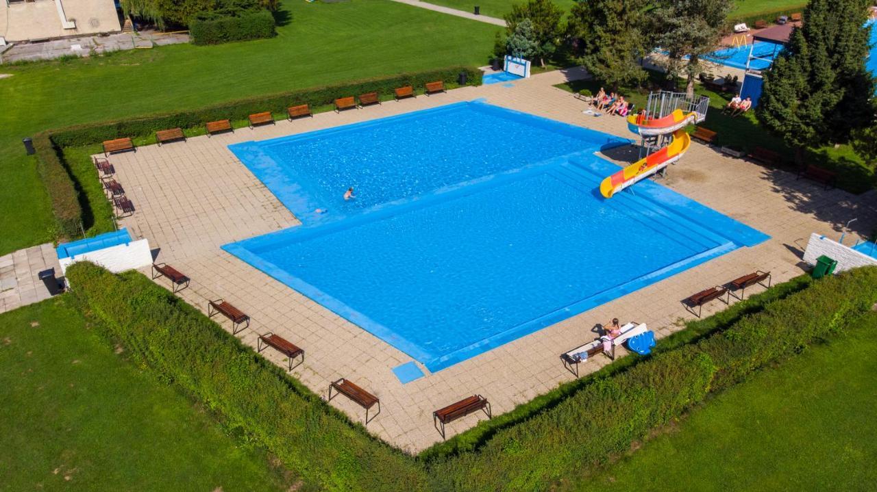 Hotel Preveza Spišská Nová Ves Bagian luar foto